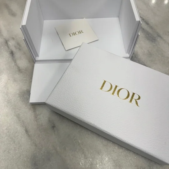 Dior Jewelry/Vanity Box with Gold Logo - Picture 4 of 9